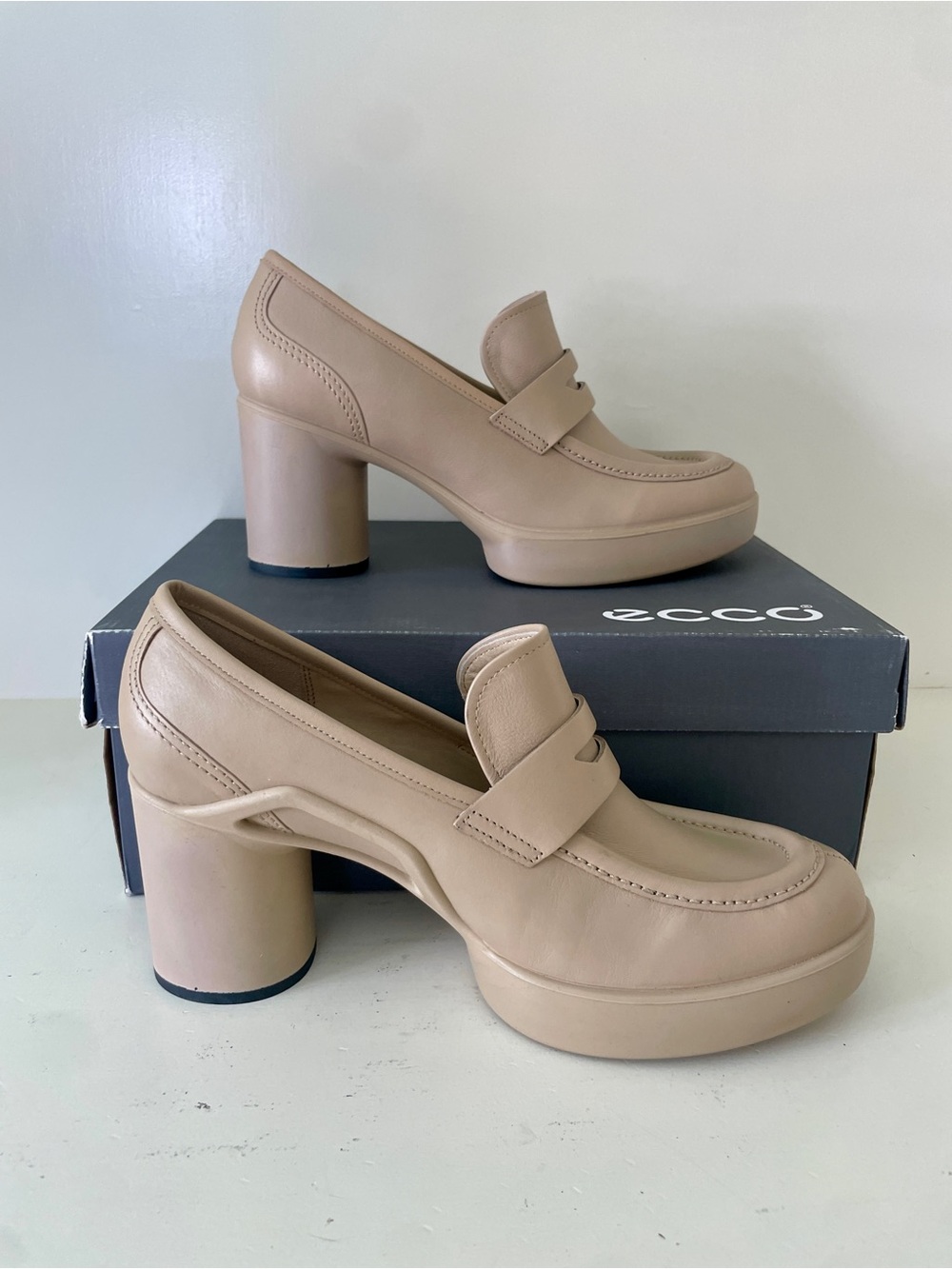Ecco Shape Sculptured Motion 55 Beige Platform 40 Penny Loafer Chunky Heel 90s